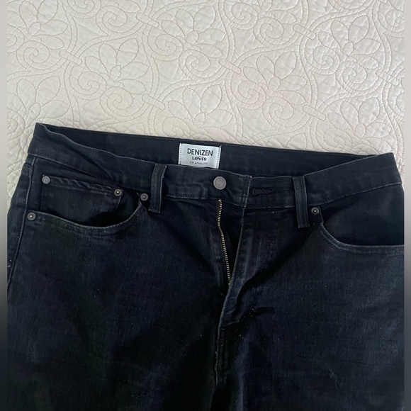 Black Men’s Levi Jeans, Athletic Fit - Picture 2 of 5